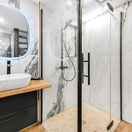 Jacuzzi & Balneotherapy For A Passionate Couple Paris