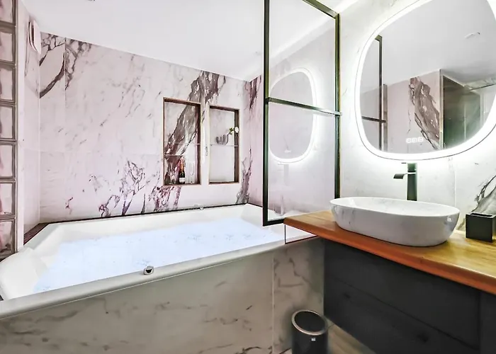 Jacuzzi & Balneotherapy For A Passionate Couple