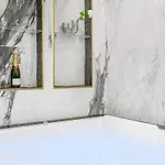 アパート Jacuzzi & Balneotherapy For A Passionate Couple *
