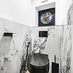 Jacuzzi & Balneotherapy For A Passionate Couple アパート *