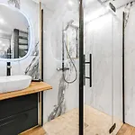 Jacuzzi & Balneotherapy For A Passionate Couple パリ